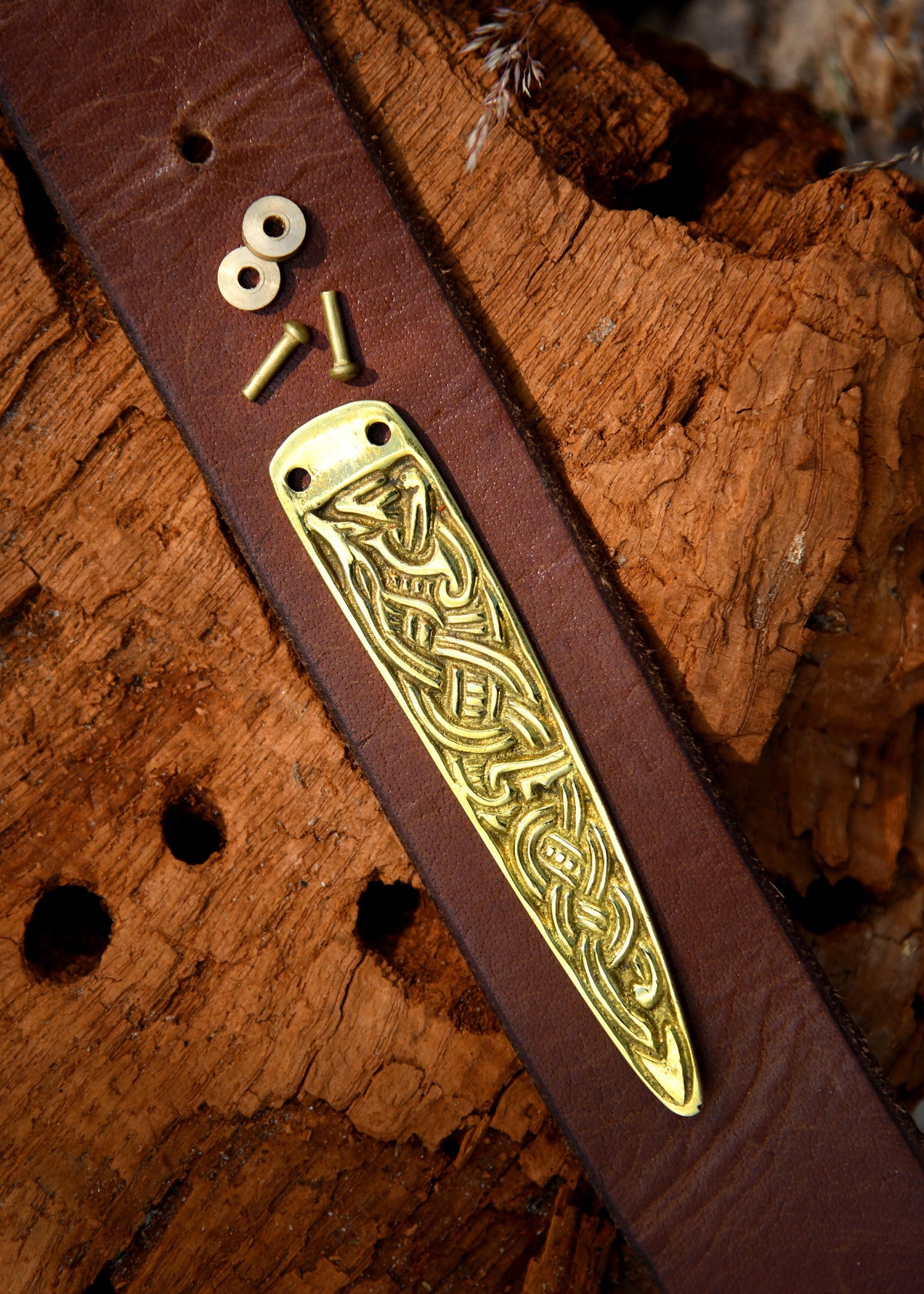 Accesorio de extremo de cinturón Vikingo, latón