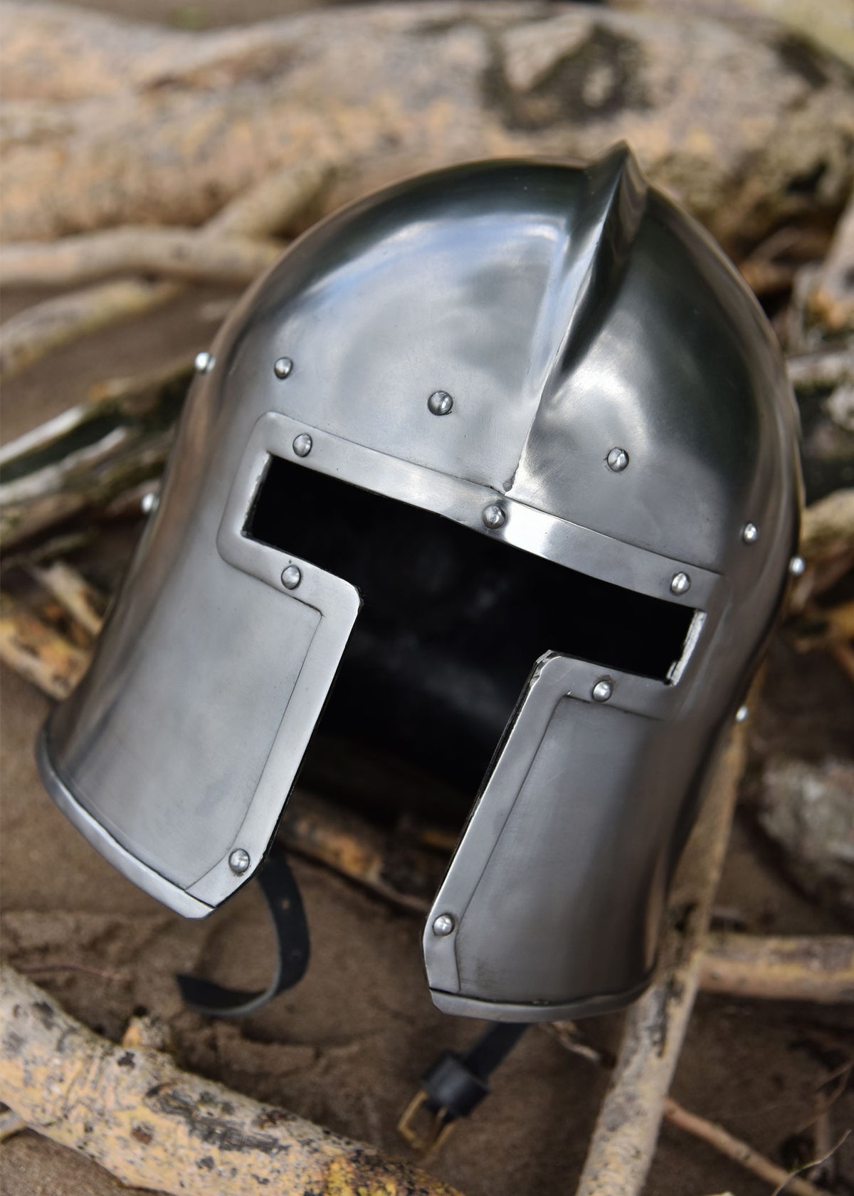 Barbuta italiana funcional, año 1440
