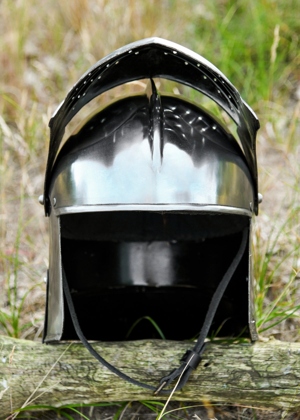 Celada medieval con visera, año 1490
