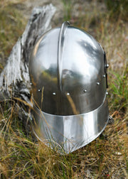 Celada medieval con visera, año 1490