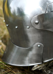 Celada medieval con visera, año 1490