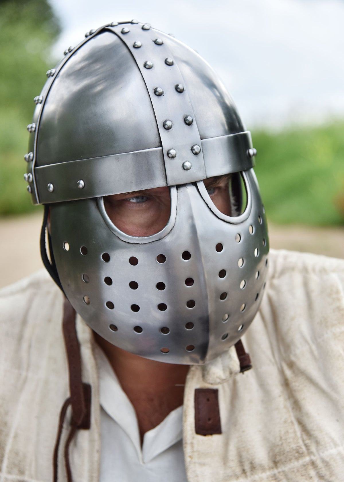 Casco Cruzados Spangenhelm con visera
