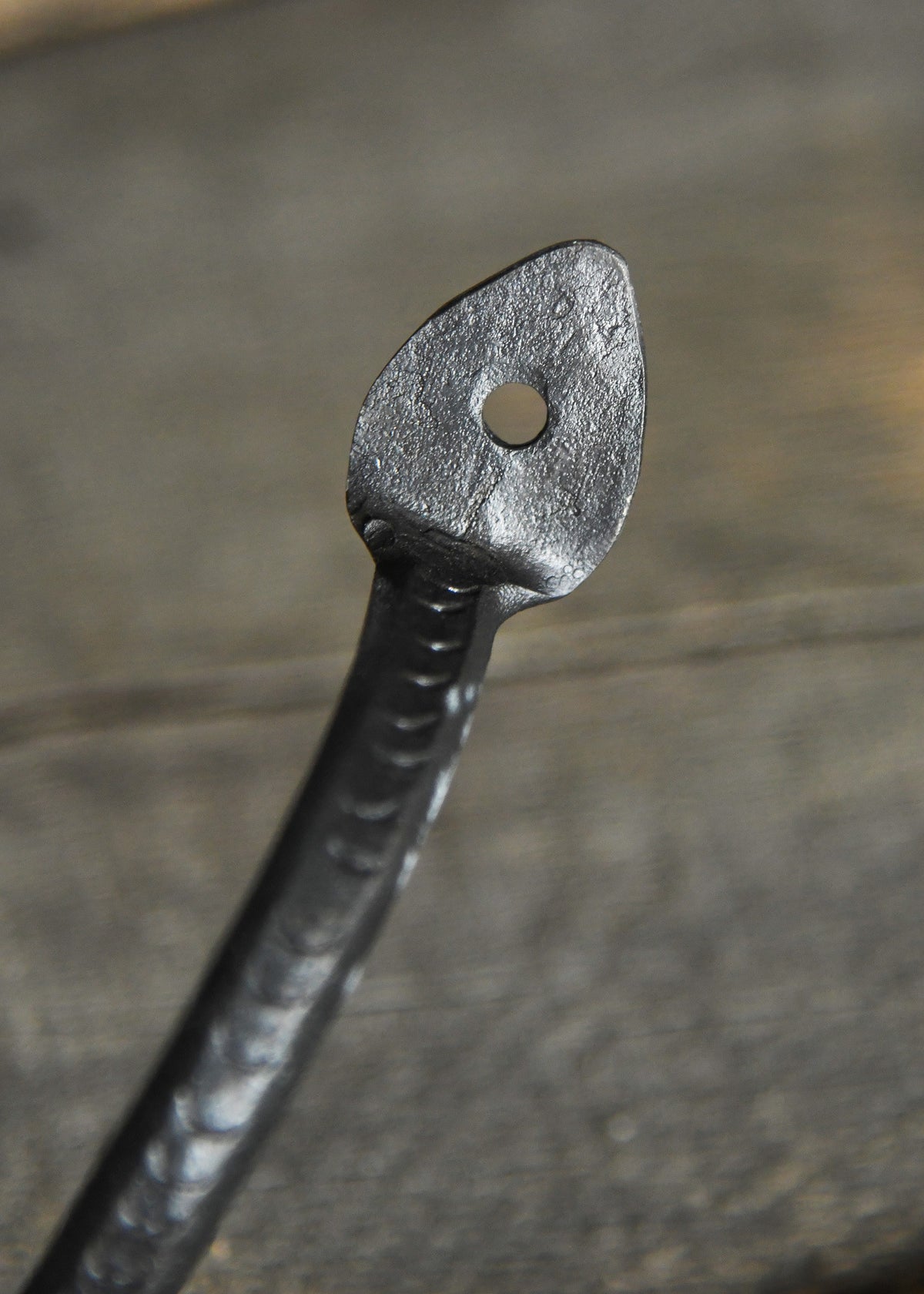 Mango de acero forjado a mano (13 cm.)